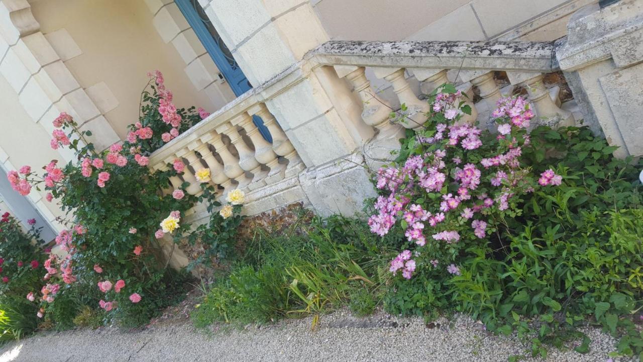 La Roseraie Neuville-du-Poitou Exterior foto