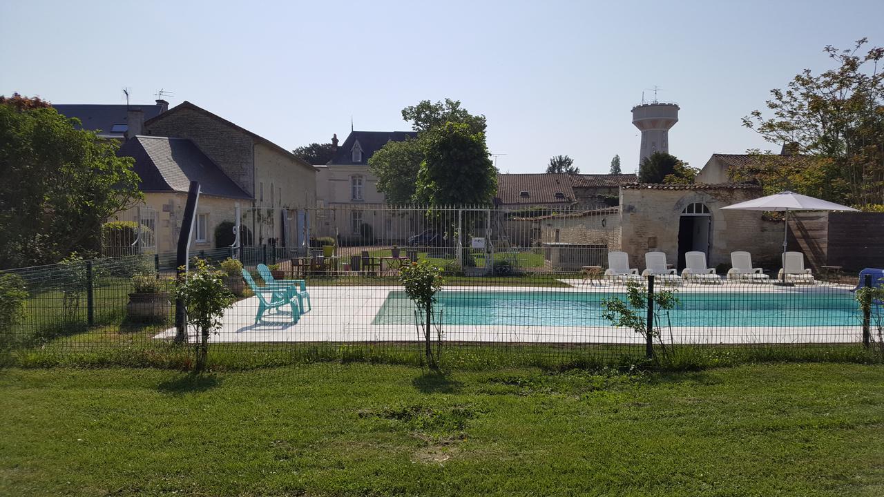 La Roseraie Neuville-du-Poitou Exterior foto